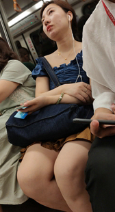 近拍丰满OL少妇