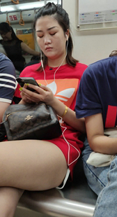 连衣短裙OL少妇性感大白腿