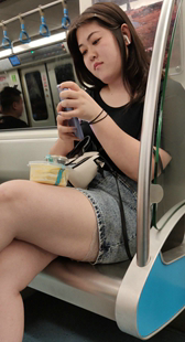 牛仔包臀裙丰满少妇