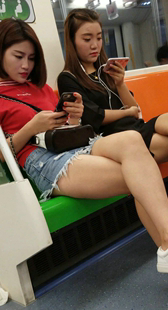 两个漂亮妹子极品美腿