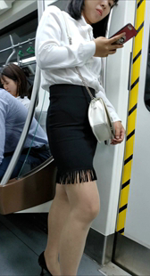 包臀短裙肉色丝袜高跟OL