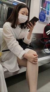 两个性感美腿漂亮美女