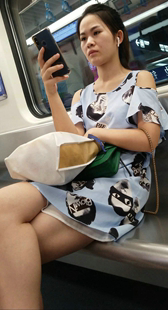 连衣短裙性感高跟白腿美少妇