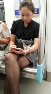 包臀短裙黑色丝袜OL美少妇