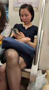 蓝色制服连衣裙黑丝大腿美少妇