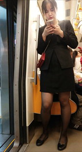 制服OL美少妇黑丝美腿丰臀