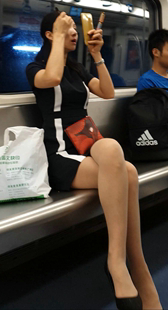 连衣超短裙性感身材长腿少妇