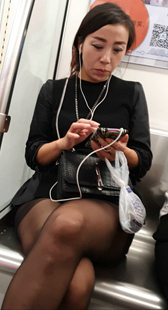 黑丝长腿OL熟女