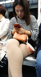 短裤肉色丝袜性感大腿OL