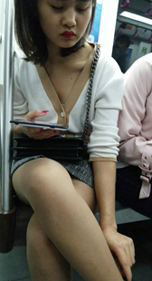 超短裙短发美女性感丝袜美腿