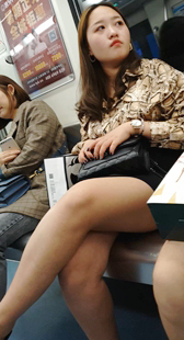 短裙性感美腿妹子