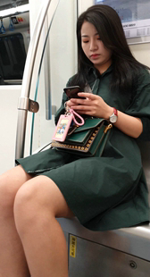 绿色连衣裙性感美腿OL