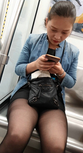 近拍黑色包臀短裙黑丝OL