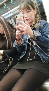 包臀裙黑丝麻花辫美眉