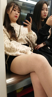 短裙肉丝白腿美眉