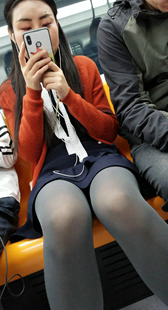 灰色丝袜短裙妹子