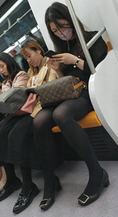 黑色丝袜性感长腿OL少妇