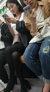 白衣黑色丝袜OL美女