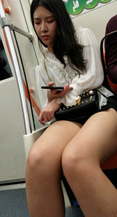 黑色短裙白皙长腿OL美女