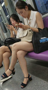 花短裤高跟极品白腿OL