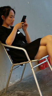 黑色连衣短裙高跟极品美腿美女