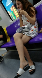 白色短裙OL少妇白腿