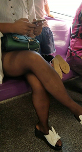 黑色丝袜牛仔热裤少妇