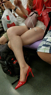 两双个美女性感白腿诱惑