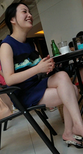 深蓝连衣短裙性感白腿OL