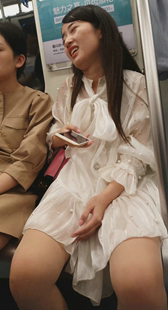 两个裙装OL美眉