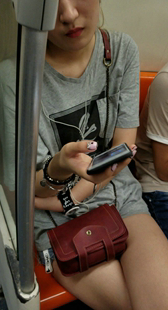 金色长发美女性感大腿