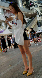 黑色短裤性感长腿漂亮美少妇