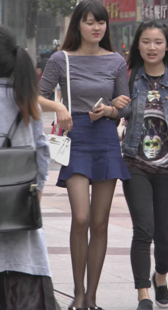 短裙黑丝美腿少女