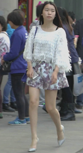高跟美腿少女少发飘飘