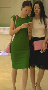 包臀细腰气质美女