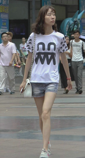 清纯学生妹跟男友约会