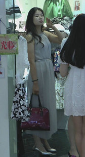 御姐试衣服鞋子，骚气逼人！