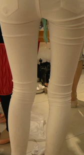 极品白色紧身裤大长腿让人欲火焚身