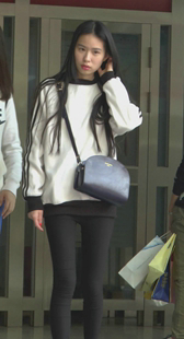 黑色紧身裤学生妹