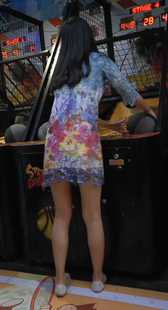 短裙少妇来投篮真性感