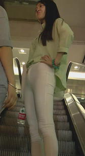 清纯美艳紧身裤少女