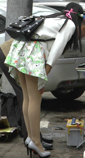 高跟肉丝短裙少女