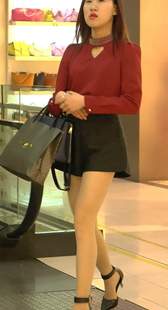 丰腴丝袜红唇少女