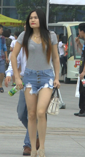 街拍牛仔热裤御姐来袭