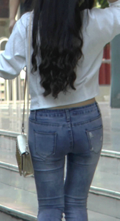 紧身裤诱惑成熟少女