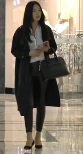 皮裤少女紧致诱惑