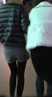 冬日里的大长腿夏天会更迷人吧