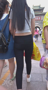 性感打底裤紧臀小妹