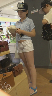 热裤美腿小妹开发少第一季