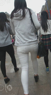 超紧白裤宽臀深沟夹不紧